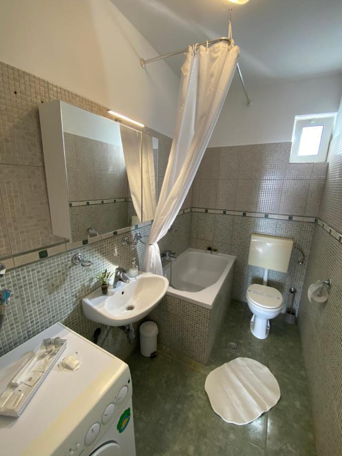Apartmani Lu Biograd Na Moru Buitenkant foto